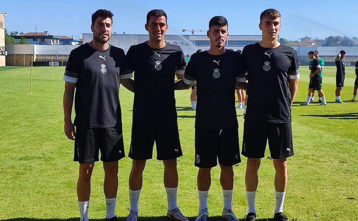 De izquierda a derecha, Jon Ander Pérez, Julen Azkue, Antonio Montoro y Antxon Jaso, los refuerzos. 