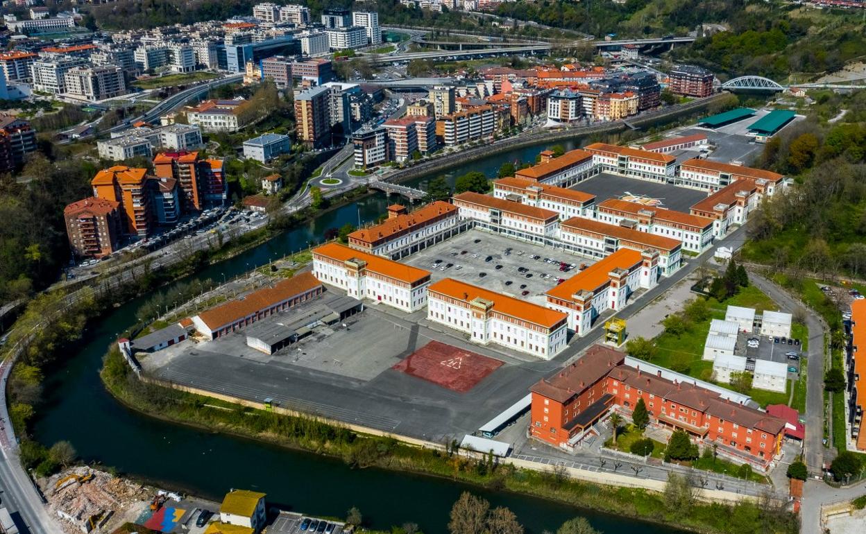 Imagen aérea de la zona, en la que se aprecian las dependencias y viviendas militares. 