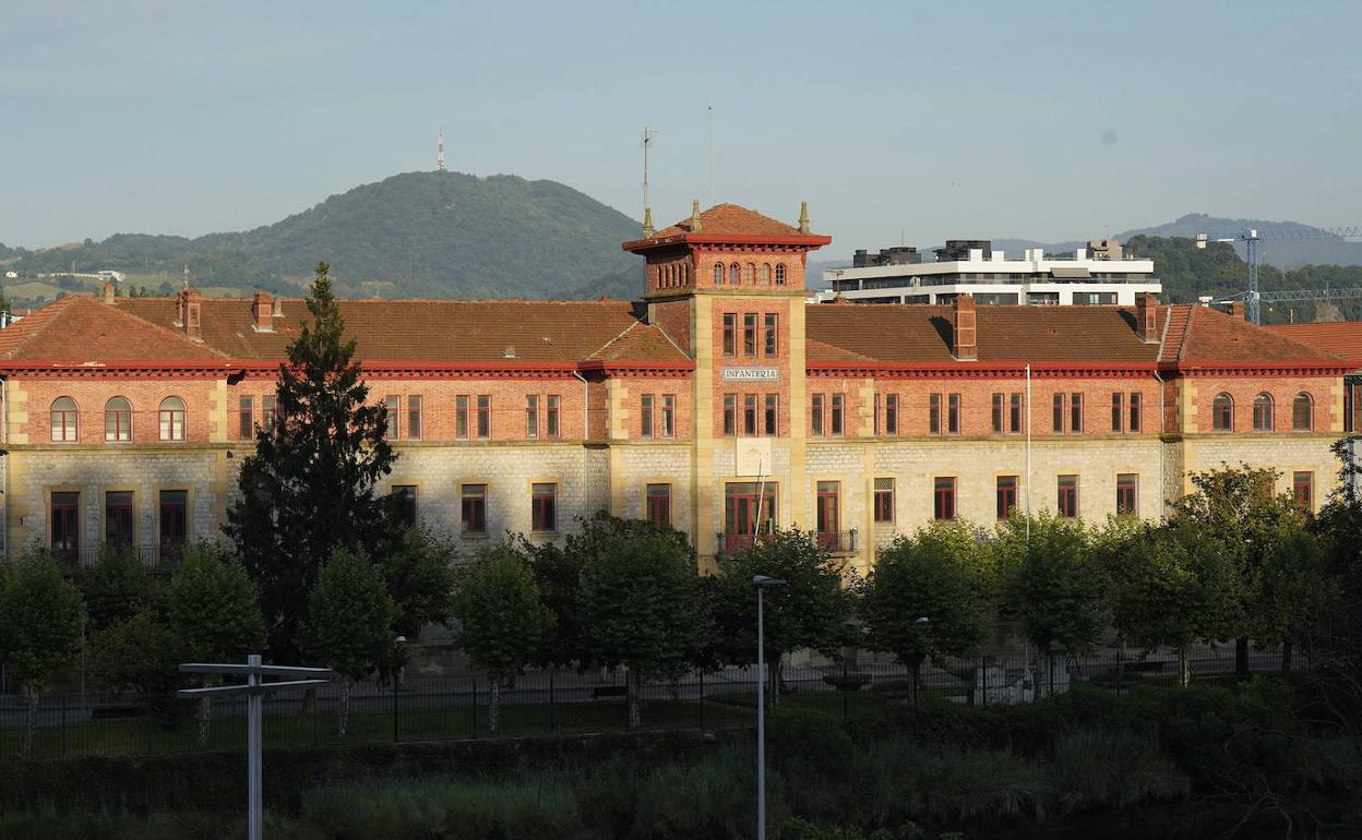 El Regimiento de Infantería Tercio Viejo de Sicilia Nº67 ocupa los cuarteles de Loiola. 