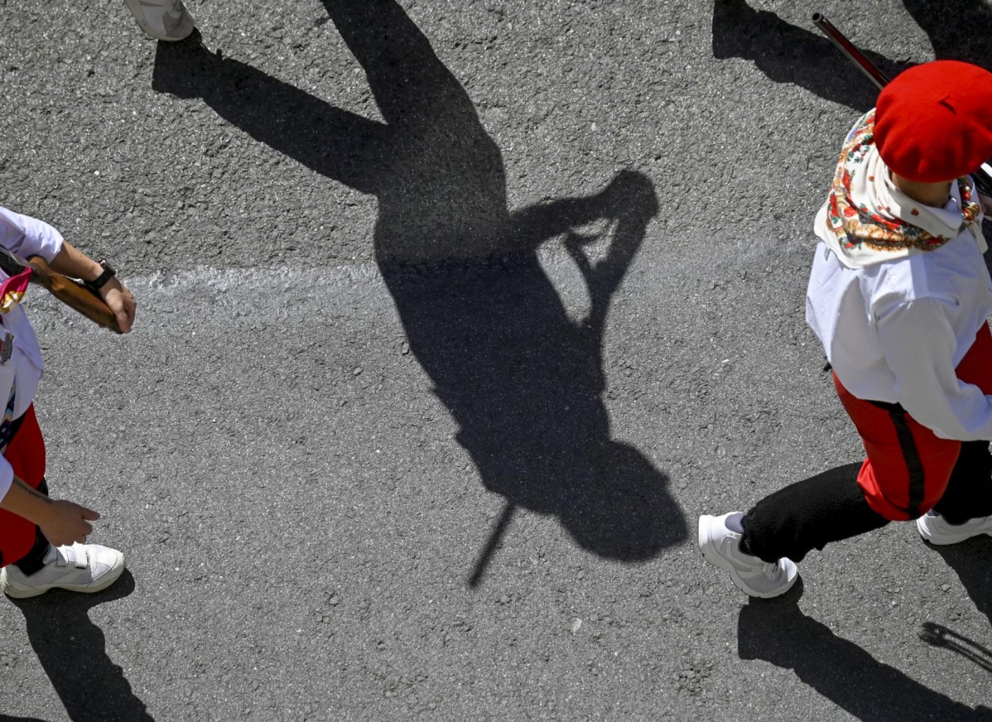 Mayor participación.El Alarde cuenta cada año con más participantes y una presencia cada vez mayor de las nuevasgeneraciones. 