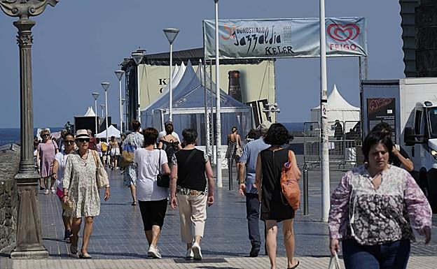 Las 'avenidas' del Jazzaldia ya están listas para acoger desde hoy a los espectadores. 