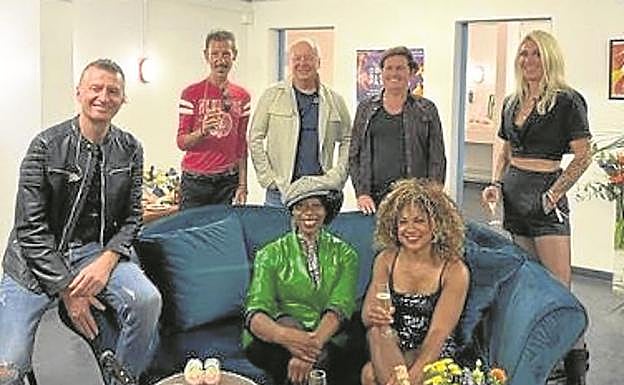 Los Simple Minds celebran el cumple de Jim en Cognac. ¿Tendrán hoy merendola en La Zurriola? 