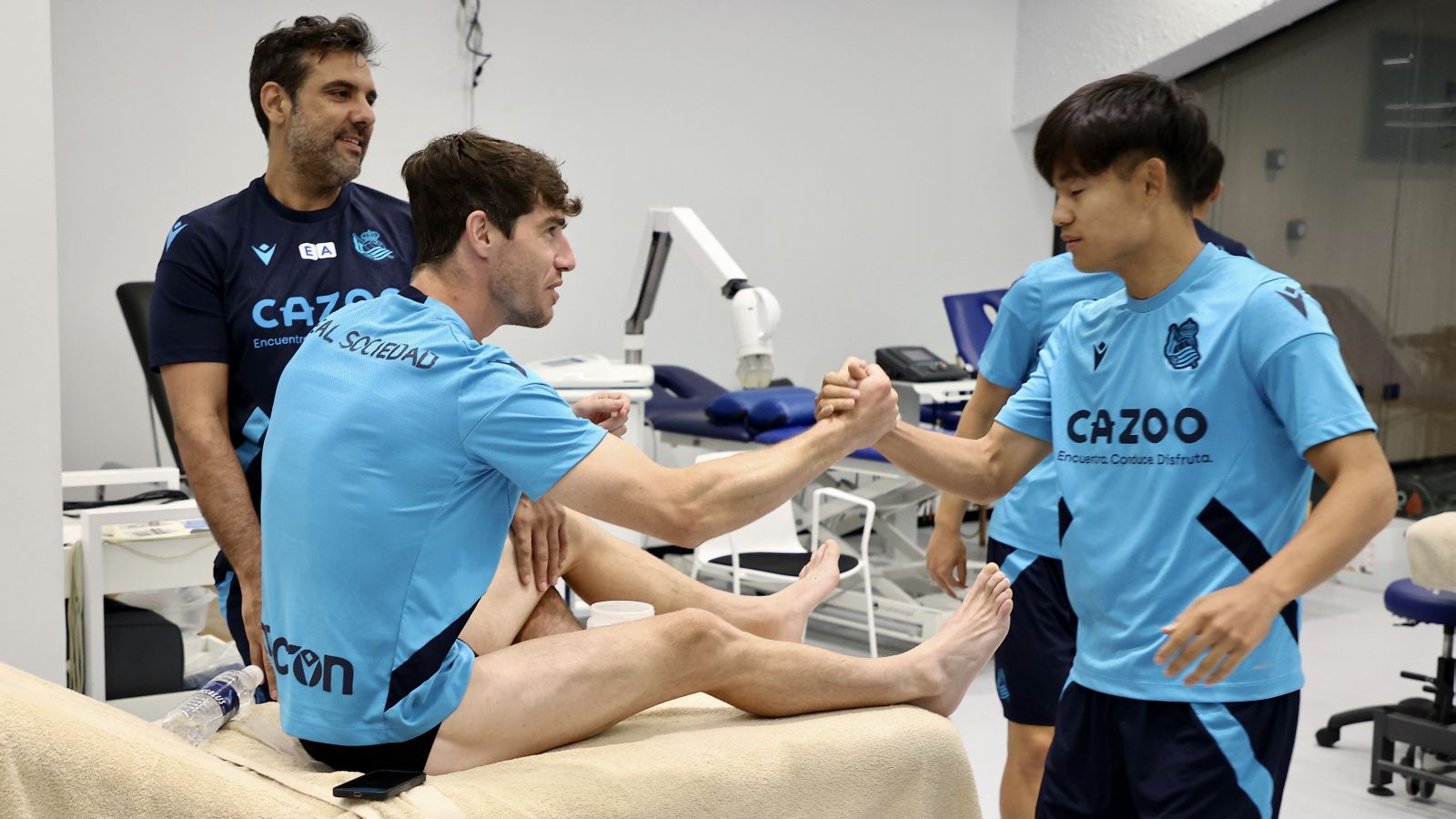 Fotos: Primer entrenamiento de Take Kubo con la Real Sociedad