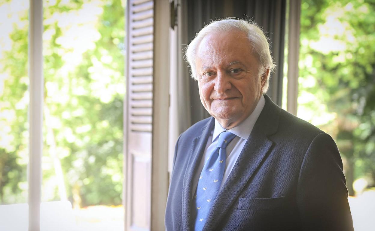 El exdiplomático ha intervenido en los cursos de la UPV