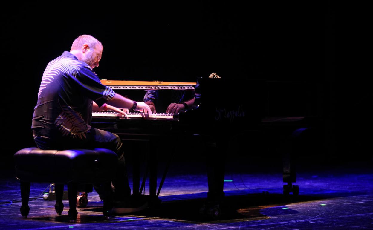 Moisés Sánchez, este sábado durante su recital en el teatro donostiarra.