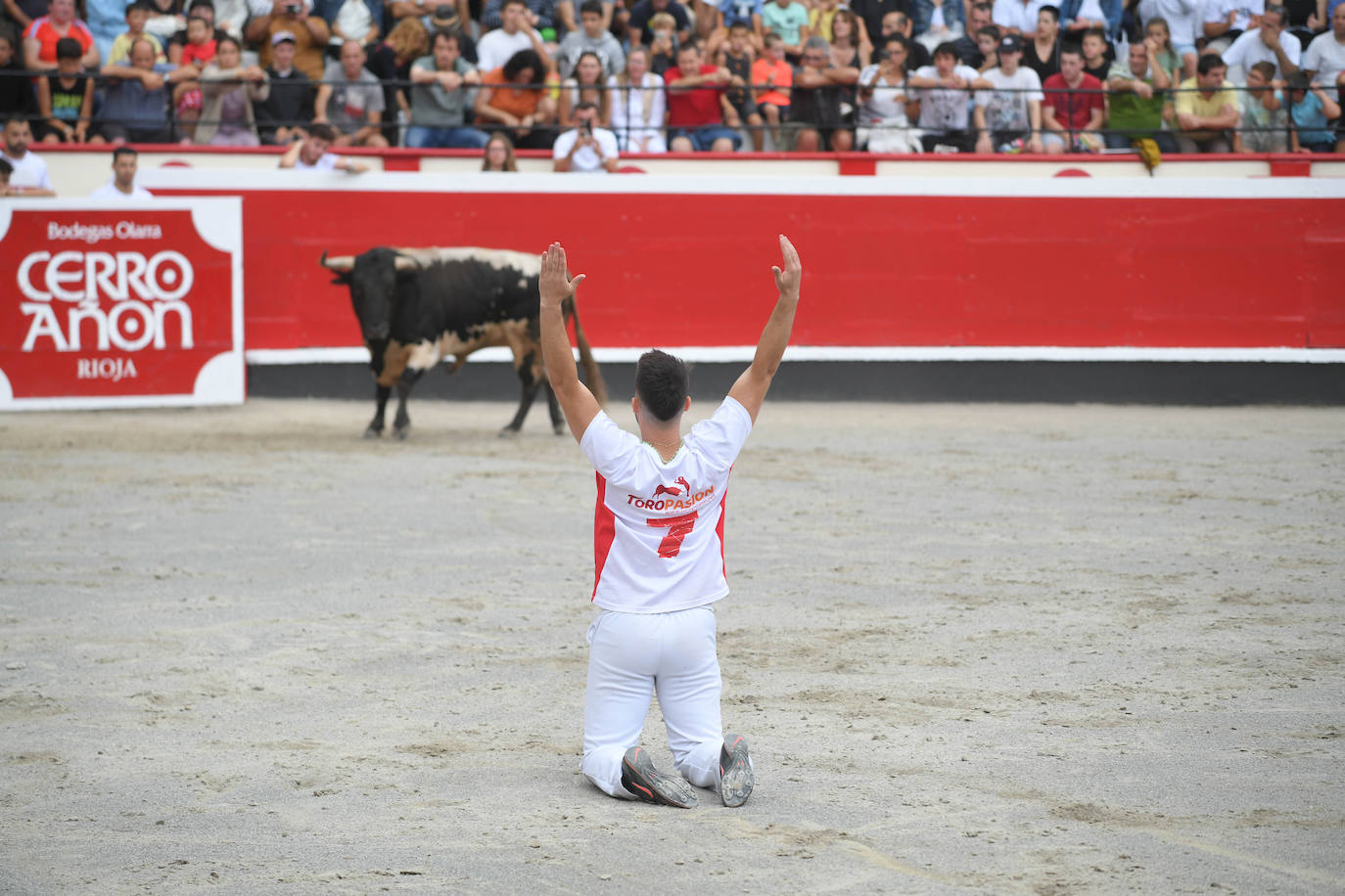 Fotos: Los recortadores y sus piruetas conquistan la Plaza de Toros de Azpeitia