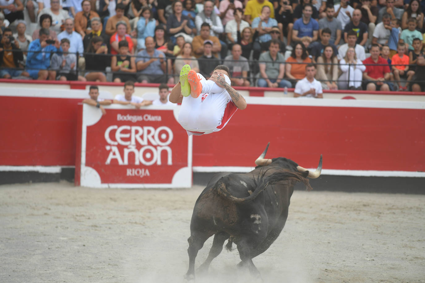 Fotos: Los recortadores y sus piruetas conquistan la Plaza de Toros de Azpeitia