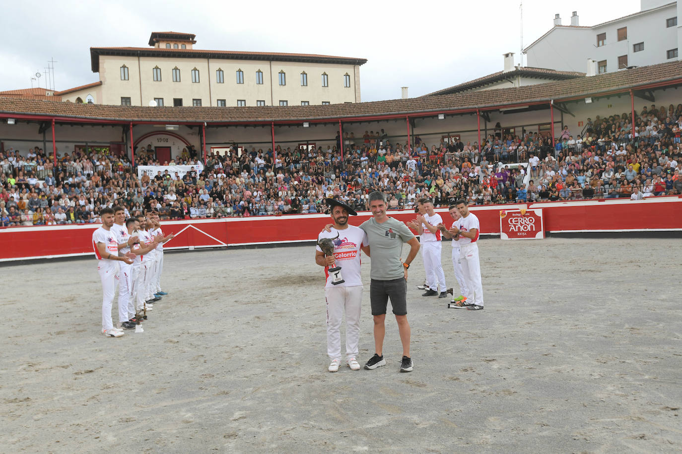 Fotos: Los recortadores y sus piruetas conquistan la Plaza de Toros de Azpeitia