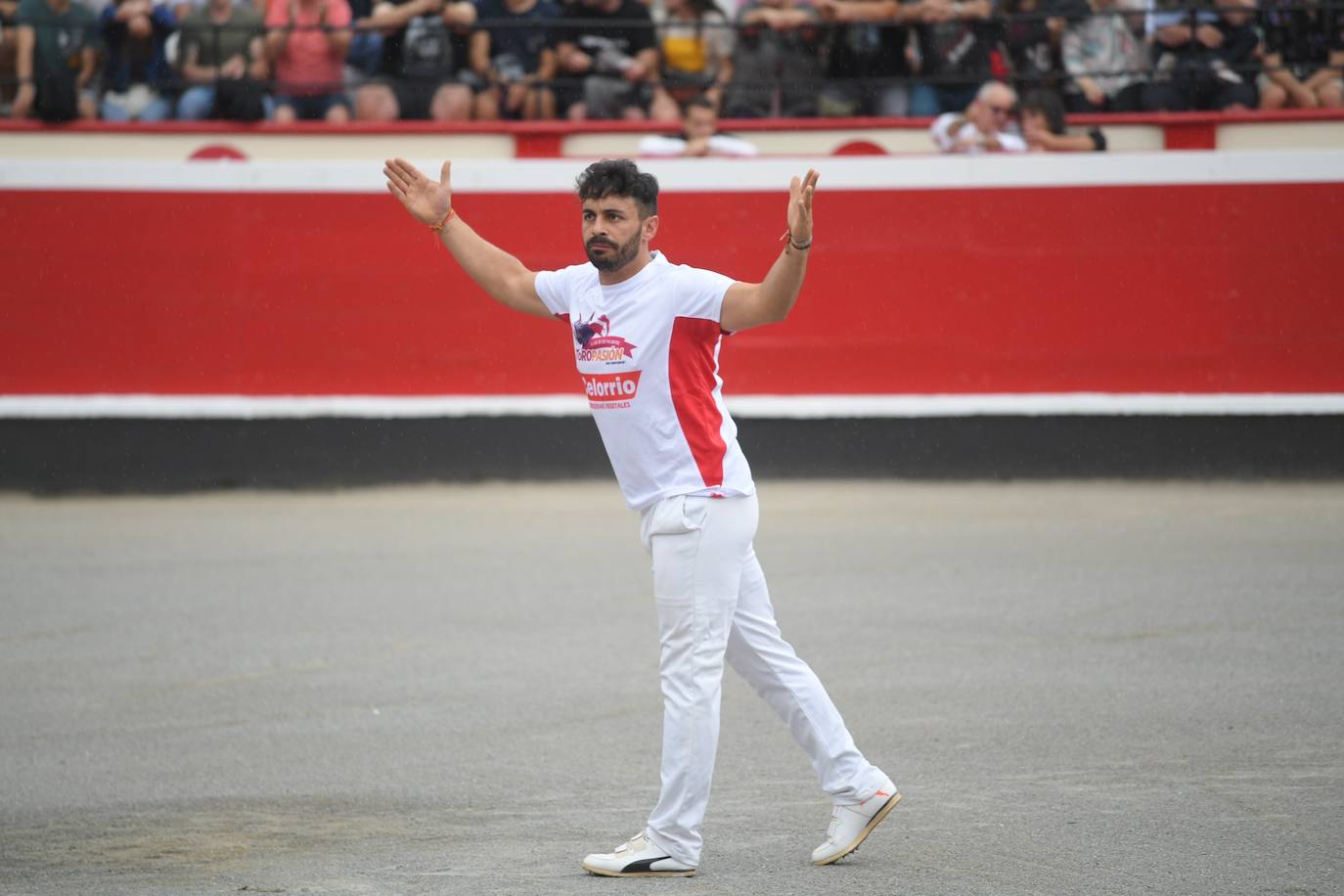 Fotos: Los recortadores y sus piruetas conquistan la Plaza de Toros de Azpeitia