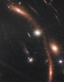 Imagen secundaria 2 - Tom Broadhurst, Ikerbasquek banatutako argazkian, eta James Webb-ek bidalitako irudien xehetasunak. 