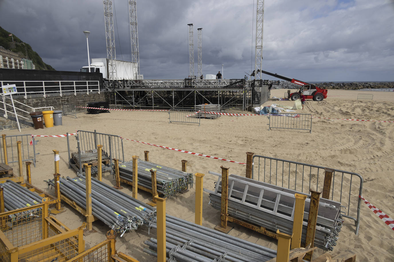 Fotos: Desmontaje de los escenarios del Jazzaldia