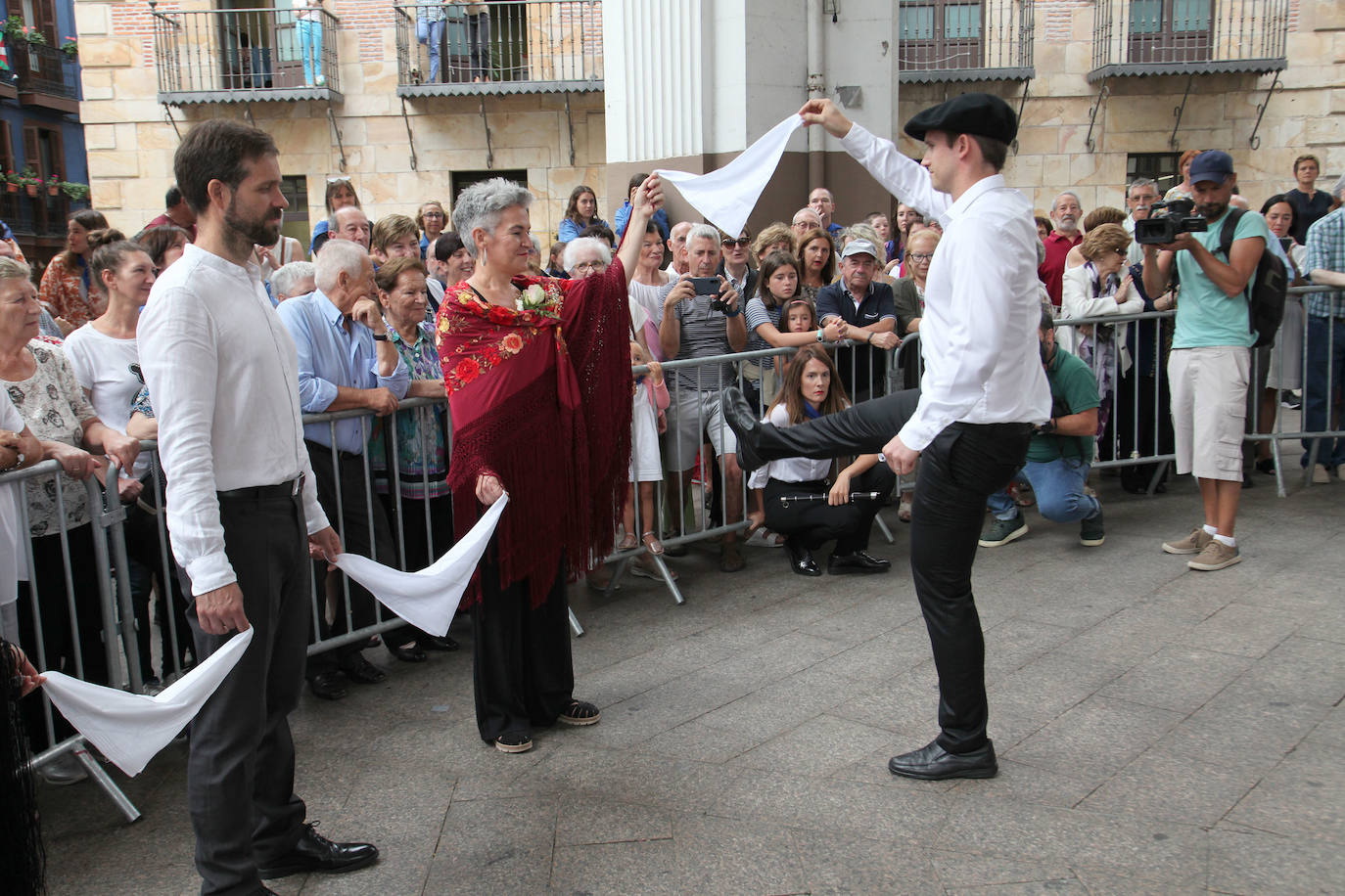 Fotos: Por primera vez en 500 años una mujer encabeza la eskudantza de santaneros de Ordizia