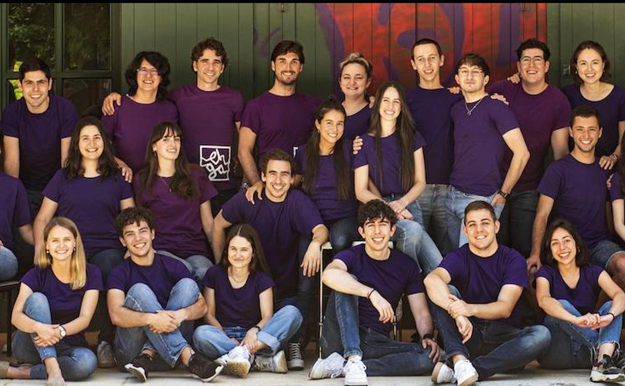 EHGAko zenbait kide. Argazkian ikusten ez badira ere, beste horrenbeste daude alboetan.