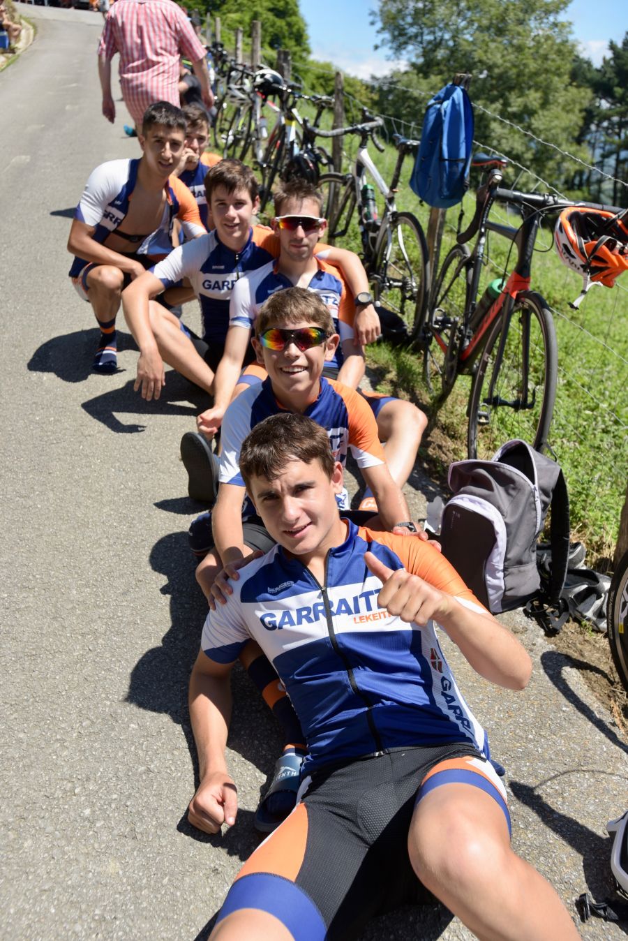 Fotos: Los aficionados se preparan para la llegada de los ciclistas a Murgil