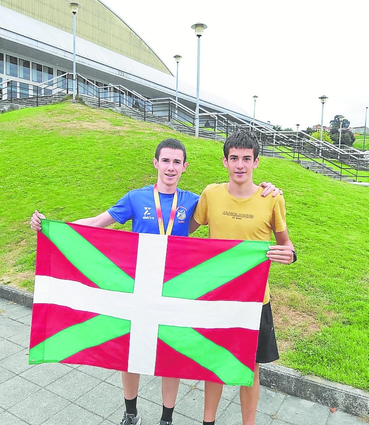 Haitz Urrestarazu y Urko Etxebeste en Avilés.