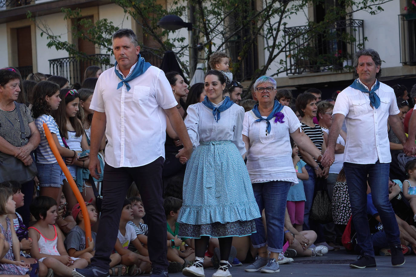 Fotos: Xanisteban festetan murgildu dira oiartzuarrak