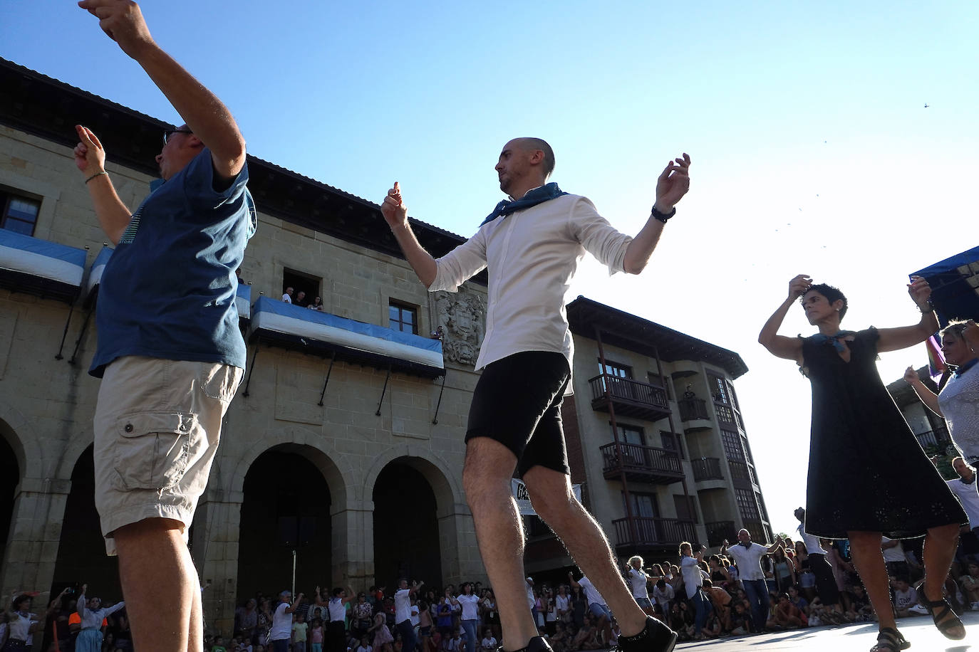 Fotos: Xanisteban festetan murgildu dira oiartzuarrak