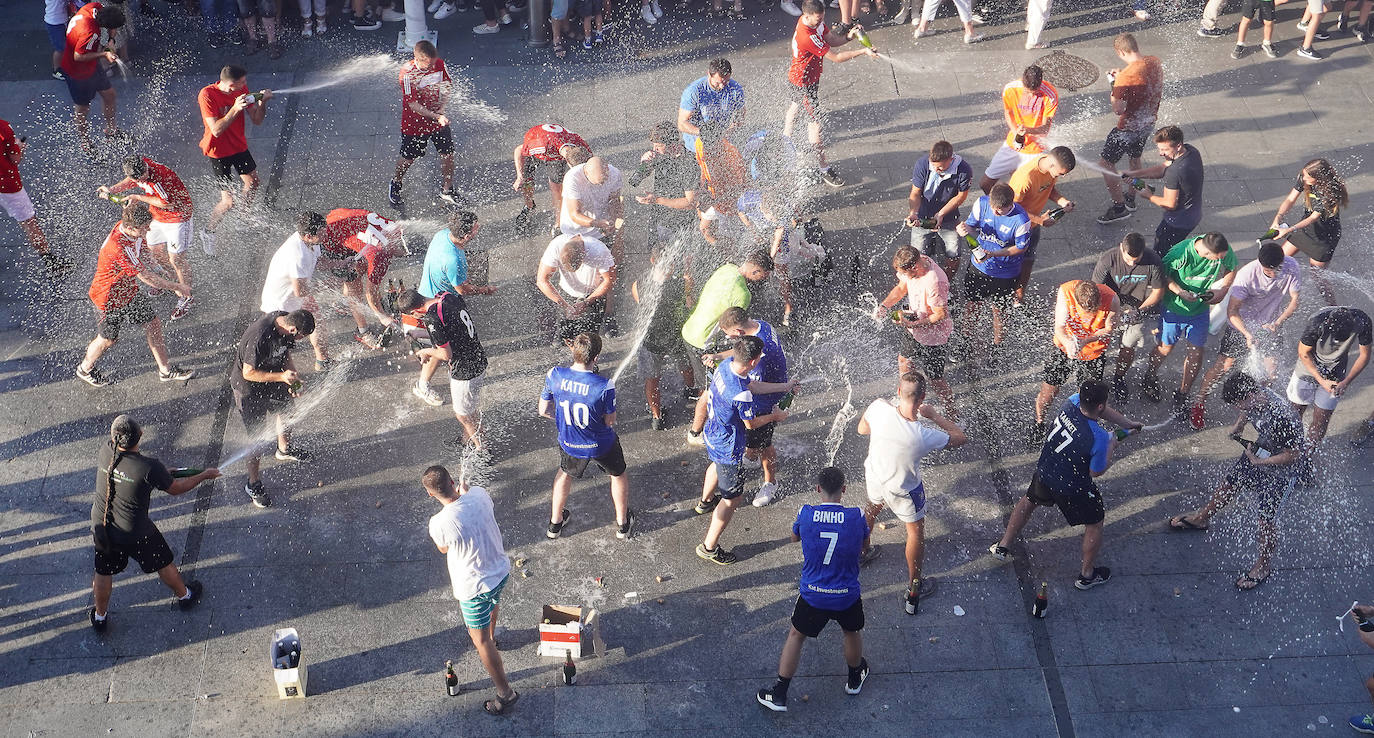 Fotos: Xanisteban festetan murgildu dira oiartzuarrak