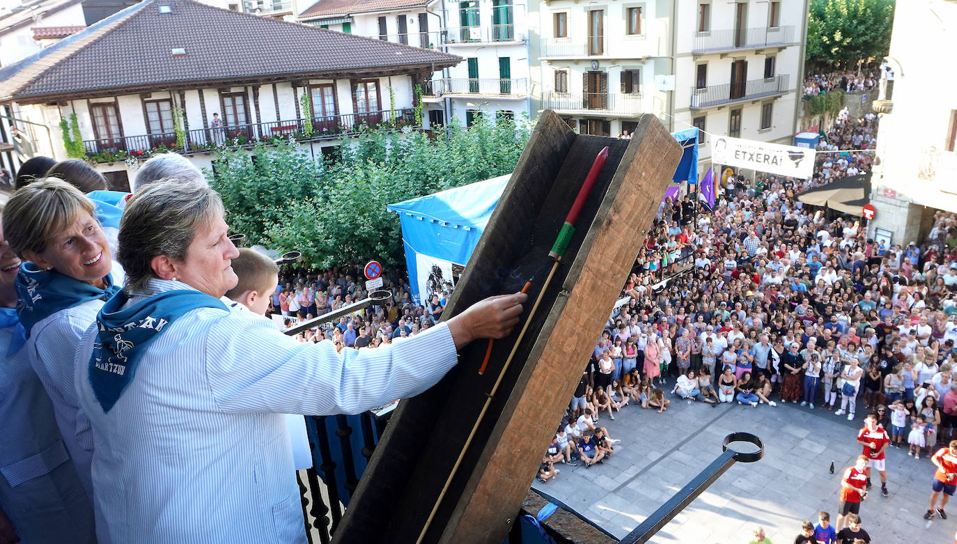 Fotos: Xanisteban festetan murgildu dira oiartzuarrak