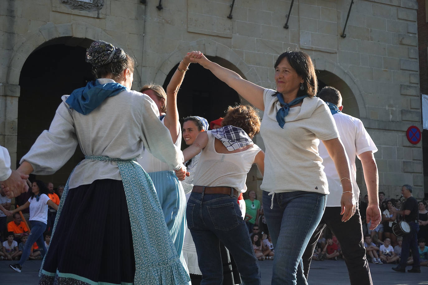 Fotos: Xanisteban festetan murgildu dira oiartzuarrak