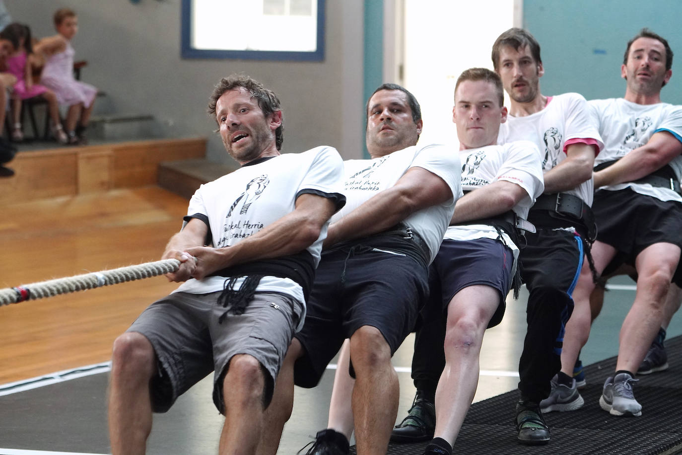 Fotos: Ekitaldiz jositako Xanistebanetako egun handia