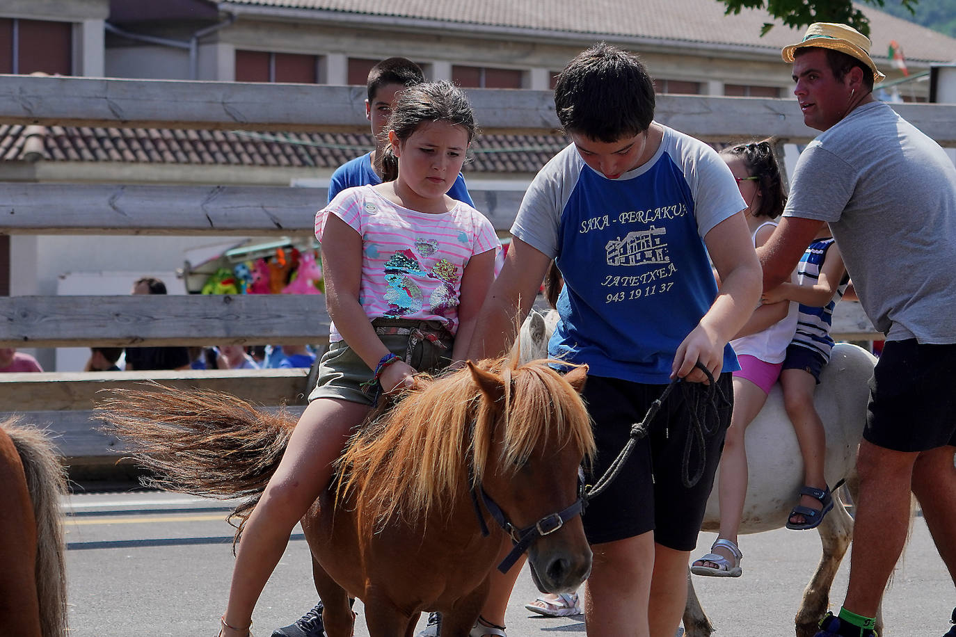 Fotos: Ekitaldiz jositako Xanistebanetako egun handia