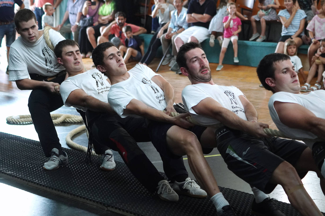 Fotos: Ekitaldiz jositako Xanistebanetako egun handia