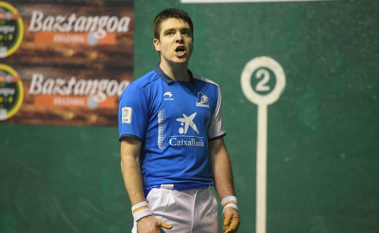 Iker Irribarria jugará este jueves en Bera en sustitución de Altuna III. 