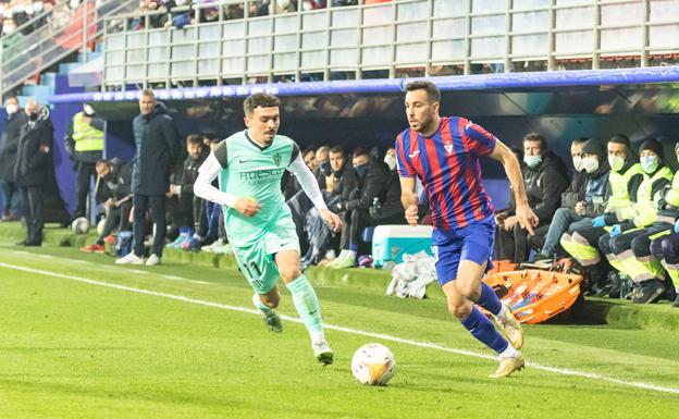 Mercado: El Eibar vende a Expósito al Espanyol por 5 millones y cede a Sielva al Huesca