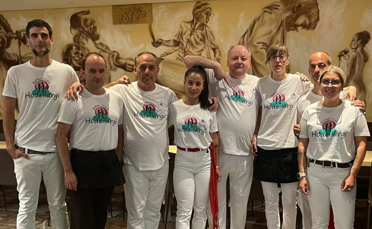 Los responsables del Floridaestellés, preparados parahacer gozar a sus comensales durante estas fiestas.