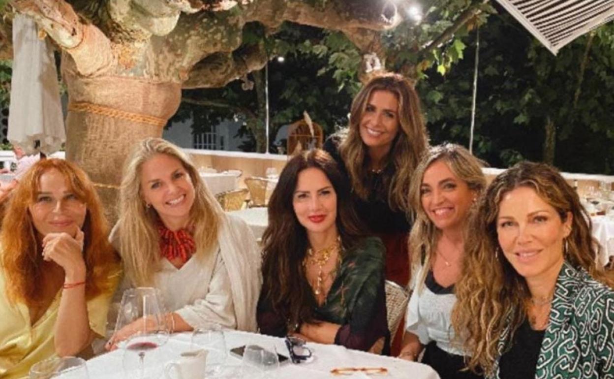 Antonia San Juan, Genoveva Casanova, Mónia Alguacil, Nuria Roca, Lourdes Rekondo y Jaydy Michel. 