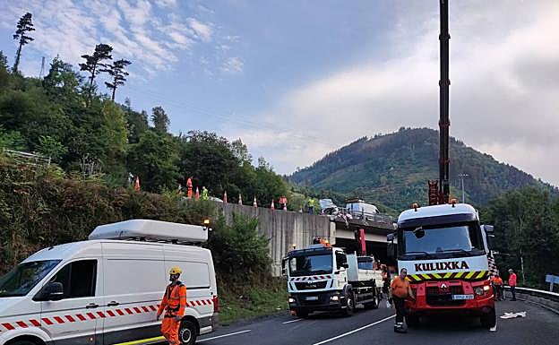 Los operarios siguen trabajando en la zona. 
