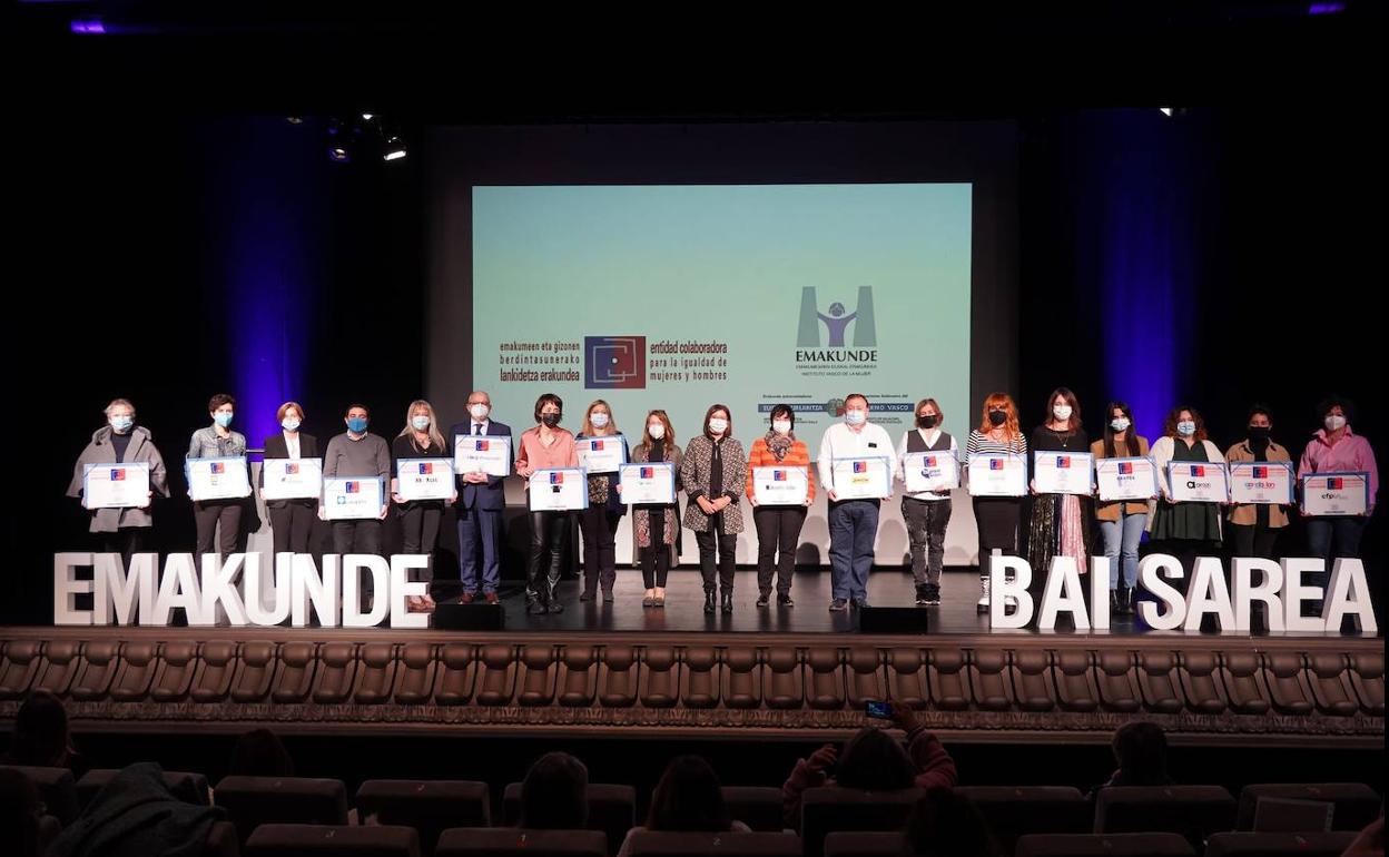 Berdintasunarekin konprometitutako enpresen sareak sortzen laguntzea da Emakunderen xedeetako bat. 