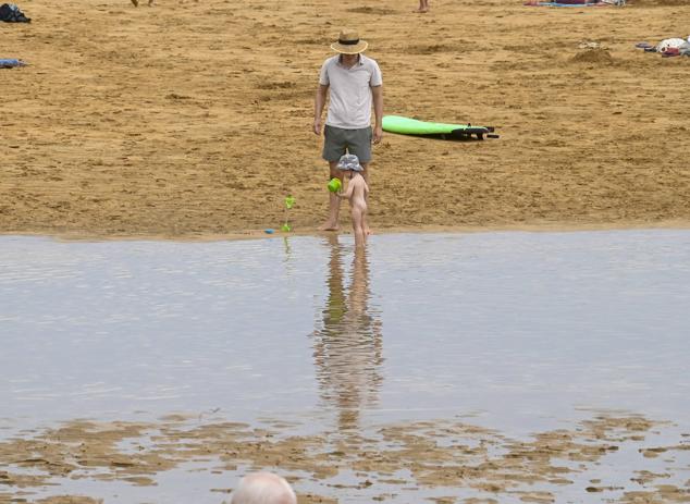 Fotos: Una galernilla aliviará por la tarde el ambiente en la costa tras una noche tropical