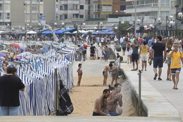 Fotos: Una galernilla aliviará por la tarde el ambiente en la costa tras una noche tropical
