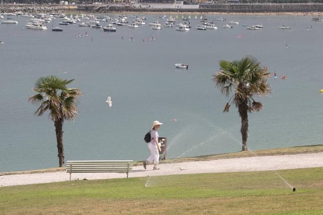 Fotos: Una galernilla aliviará por la tarde el ambiente en la costa tras una noche tropical