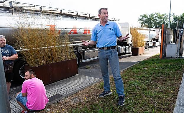 «Esto es un caos. Es inconcebible que nos nos hayan dejado pasar ni a los que íbamos a solo 40 kilómetros»