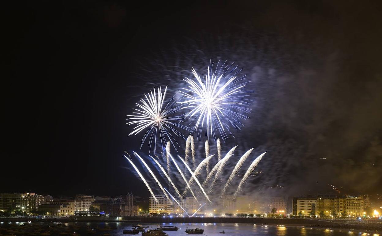 Vulcano cerró la Semana Grande con un espectáculo fuera de concurso. 