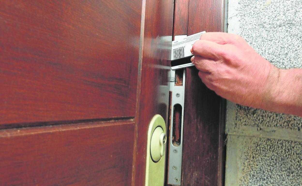 Dos detenidos por el robo en un domicilio de Donostia