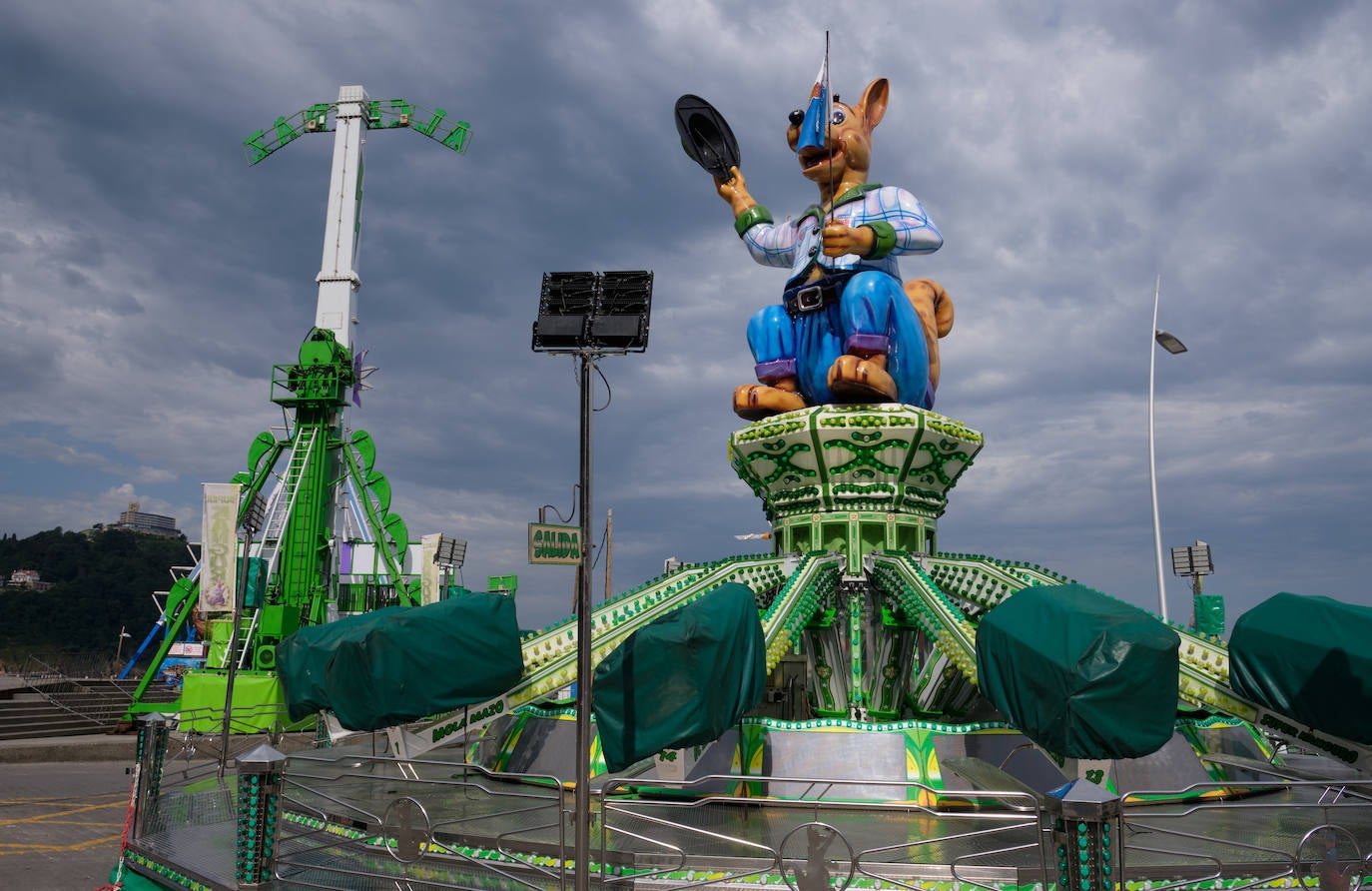 Fotos: Las ferias del Paseo Nuevo están listas para el inicio de la Semana Grande