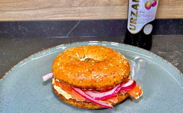 Bagel de salmón ahumado