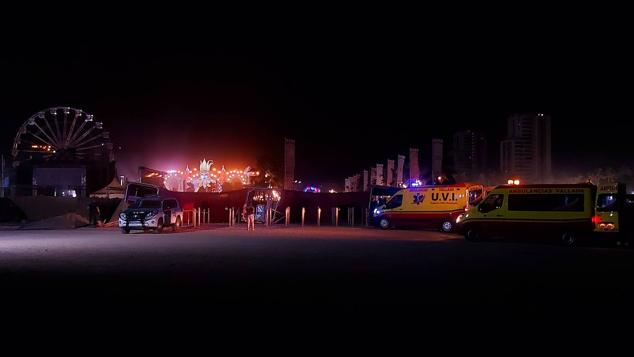 Las ráfagas de viento se han llevado parte de las estructuras de los conciertos que se celebraban en Cullera