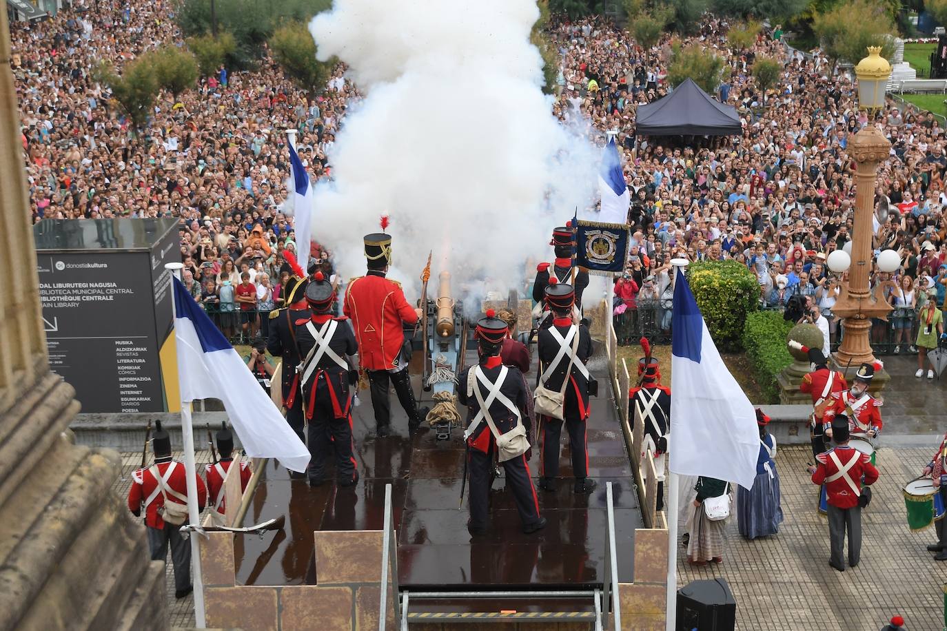 El cañonazo da inicio a la Semana Grande donostiarra. 