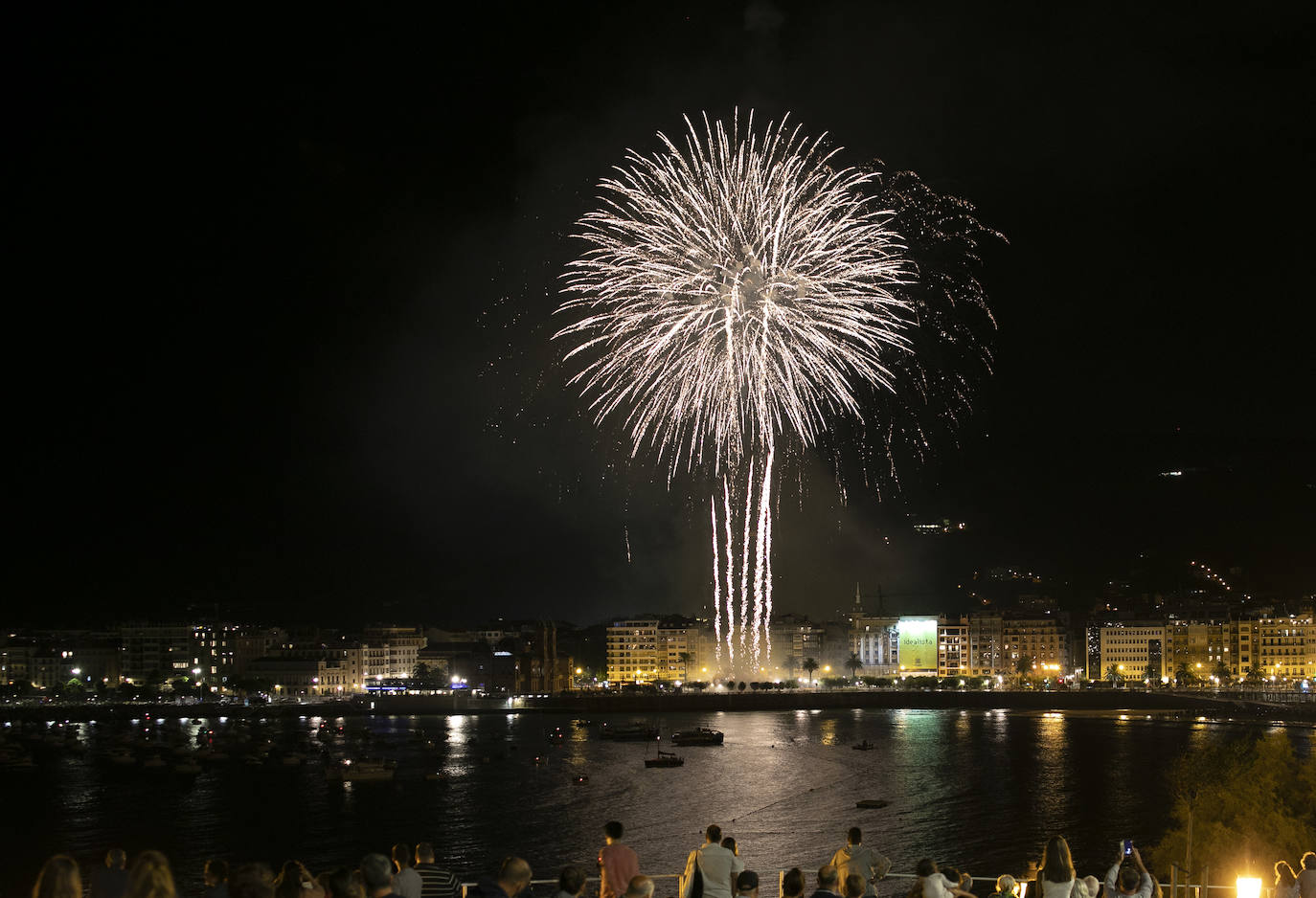 Fotos: Una pirotecnia de Gran Canaria en los fuegos del martes