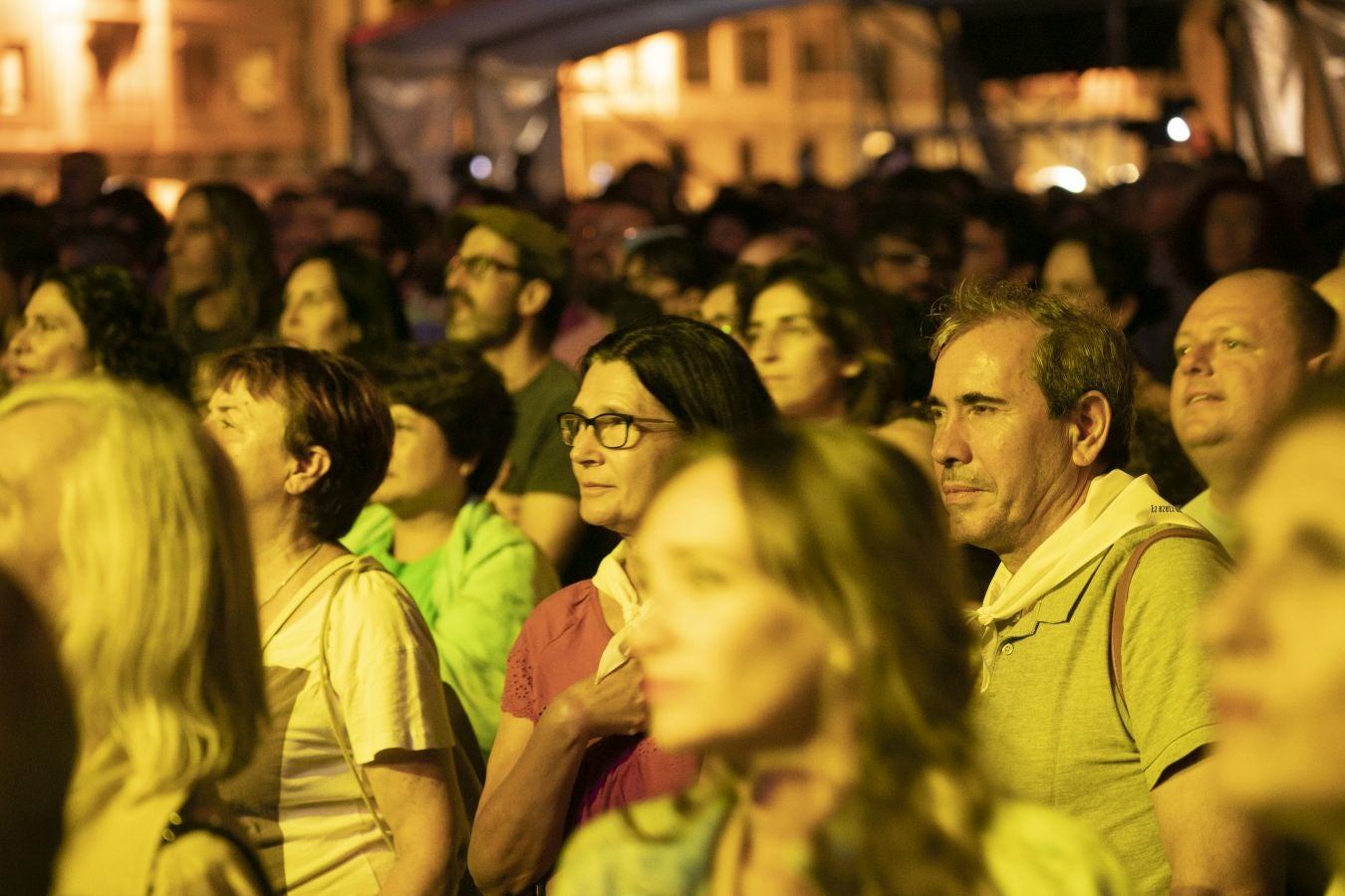 La explanada de Sagüés volvió a quedarse pequeña y los asistentes pudieron disfrutar en vivo de grandes clásicos. 