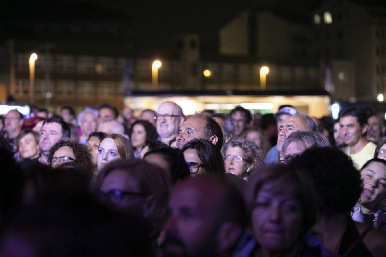 La explanada de Sagüés volvió a quedarse pequeña y los asistentes pudieron disfrutar en vivo de grandes clásicos. 