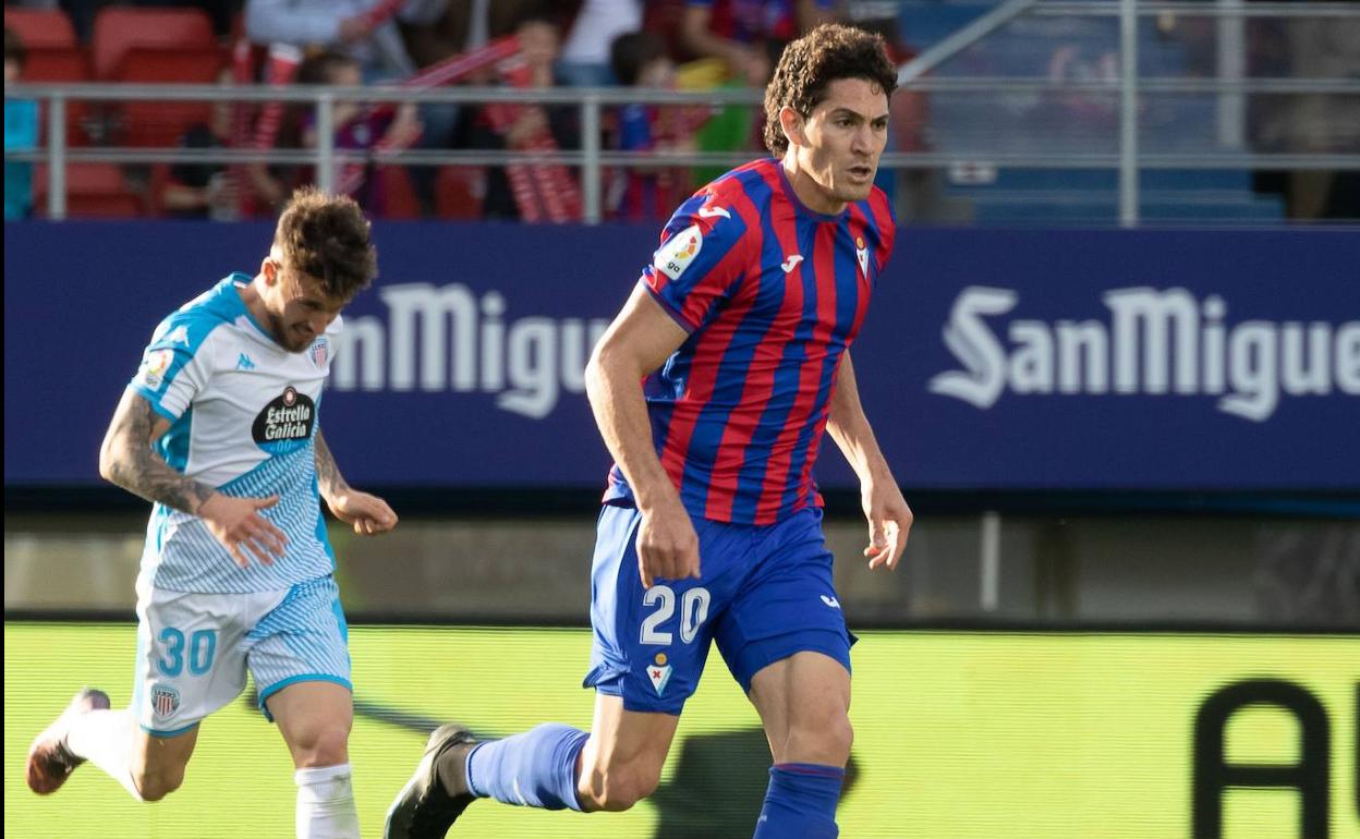 Blanco Leschuk en el partido ante el Lugo. 