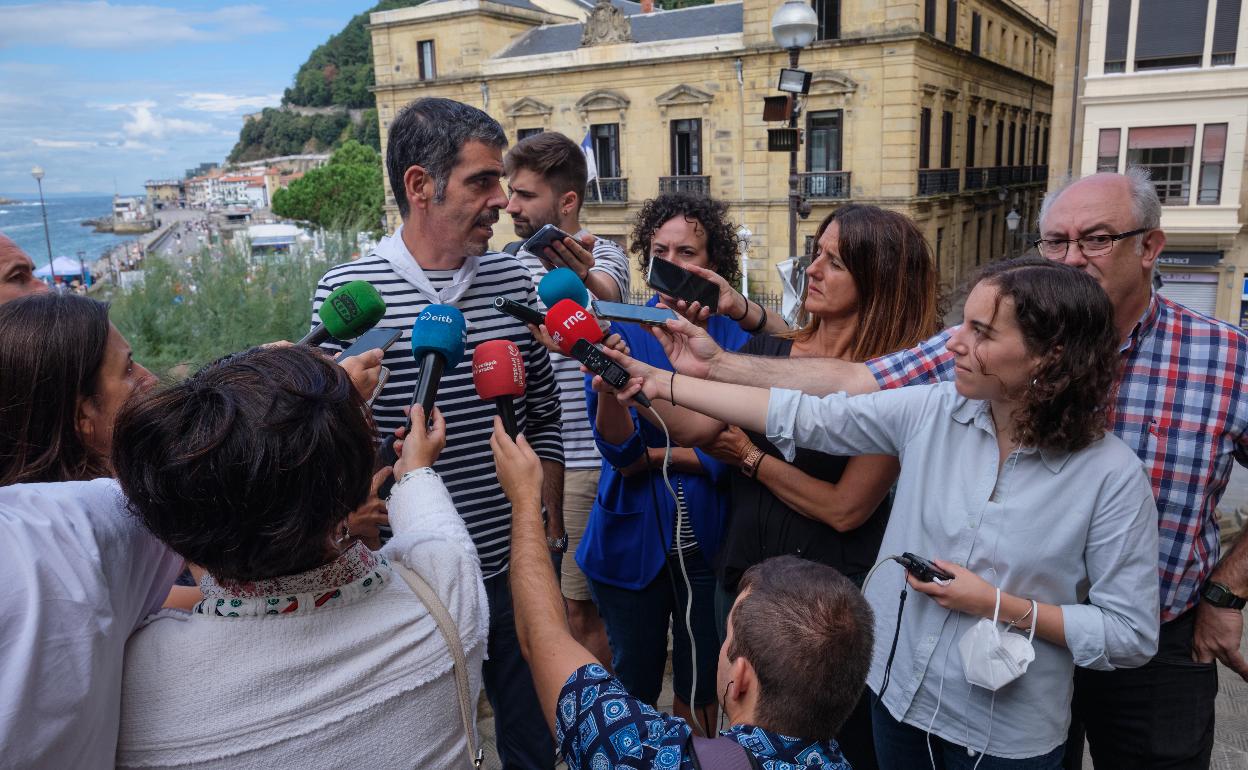 Eneko Goia atiende a los medios, este miércoles en San Sebastián. 