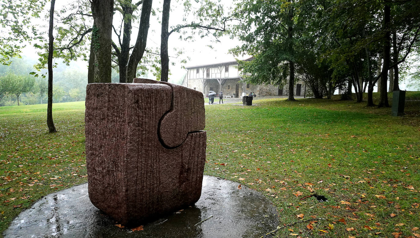 Fotos: Éxito de visitantes en Chillida Leku en vísperas de un aniversario muy especial
