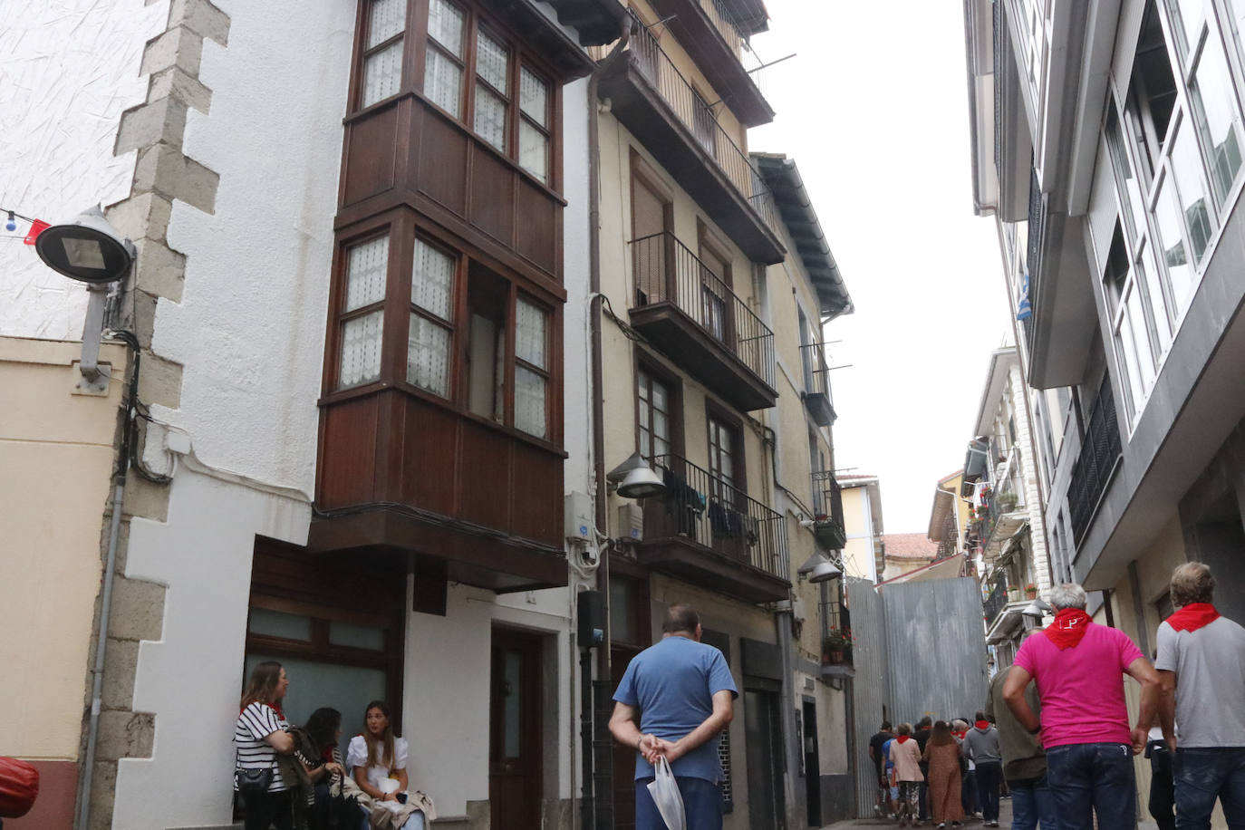 Fotos: Cuatro toros y dos torerillos contra las nubes en Deba